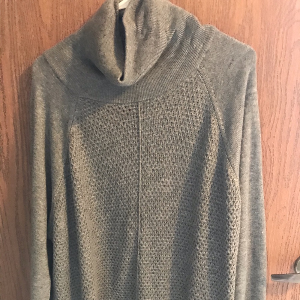 Women’s GAP sweater
